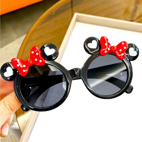COPY - MINNIE MOUSE SUNGLASSES SUN PROTECTION FOR GIRLS BLACK COLOR NEW - Picture 1 of 5